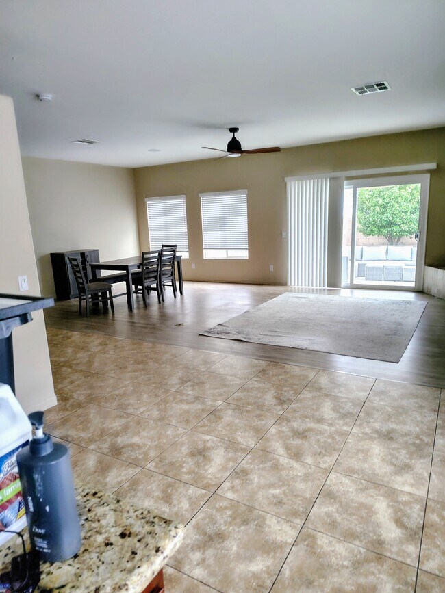 Foto del edificio - 64497 Brae Burn Ave