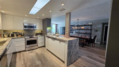 Building Photo - 5825 Collins Ave