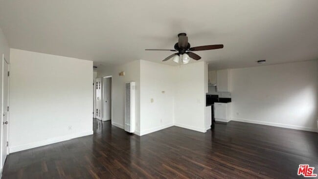 Building Photo - 639 Alexandria Ave