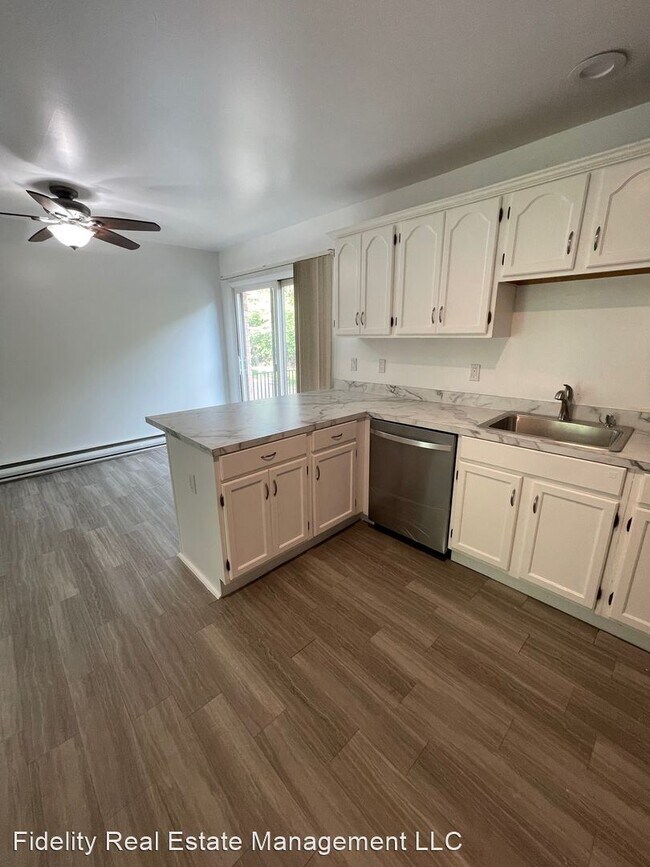 Building Photo - 3 br, 1 bath House - 201 Parr Meadow Dr.