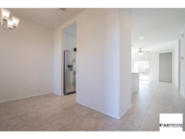 Foto del edificio - Experience Refined Living in this Exquisit...