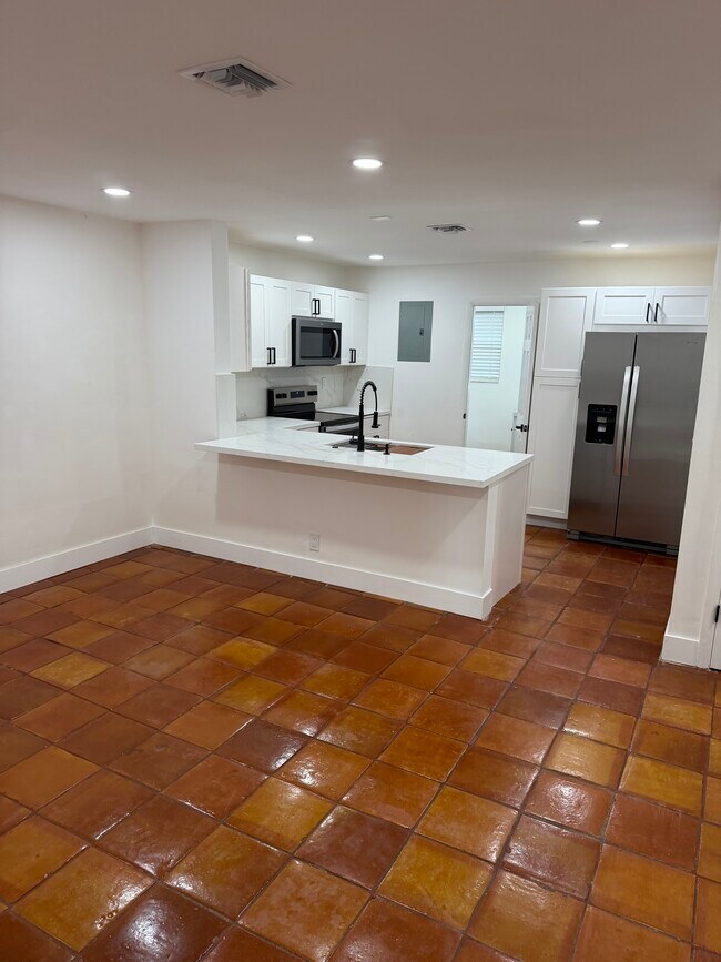 Building Photo - 850 SW 12th Ct
