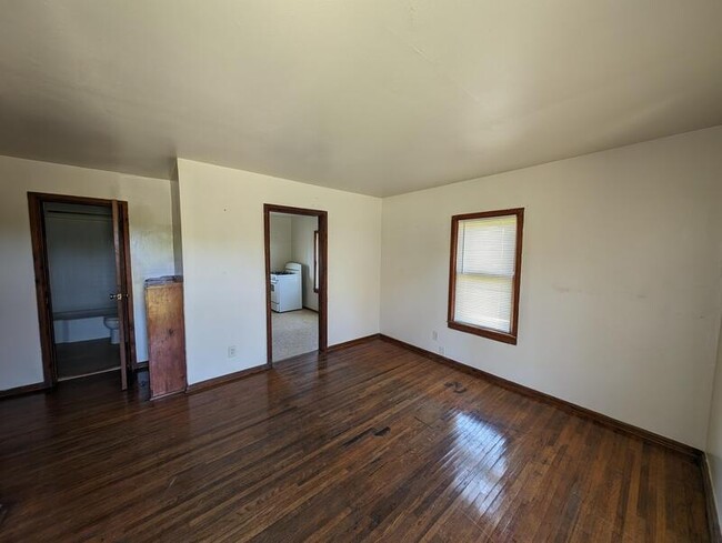 Building Photo - 1662 East 72nd Street North