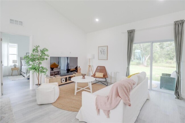 Foto del edificio - 511 Marion Oaks Ln