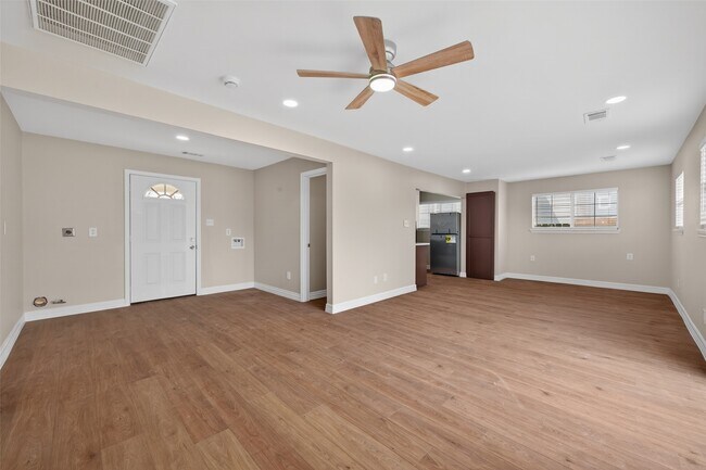 Foto del edificio - 7927 Brays St