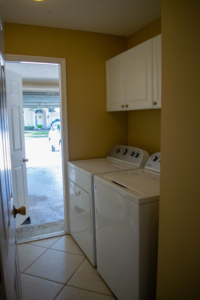 Foto del edificio - 4119 Forest Island Dr