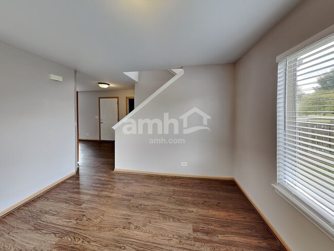 Building Photo - 507 May St