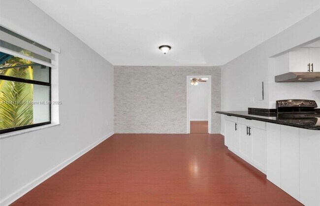 Building Photo - 950 NW 11th St