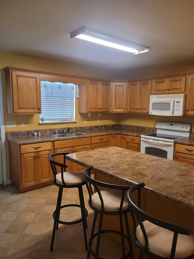 Building Photo - 707 Barksdale Dr