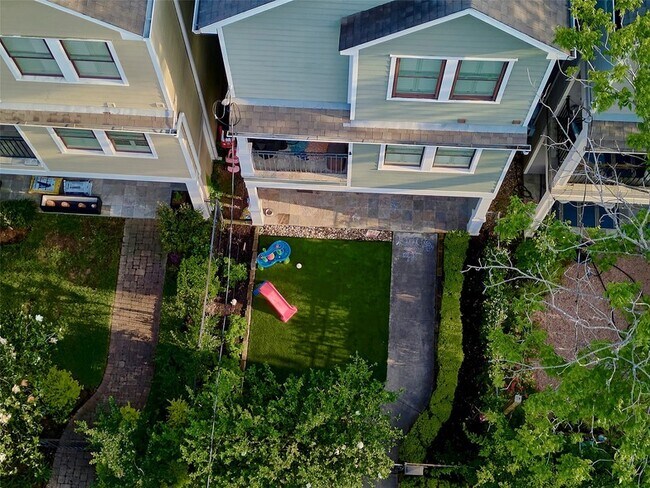 Foto del edificio - 228 E Woodland St