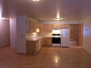 Building Photo - 4619 Lauesen Ave