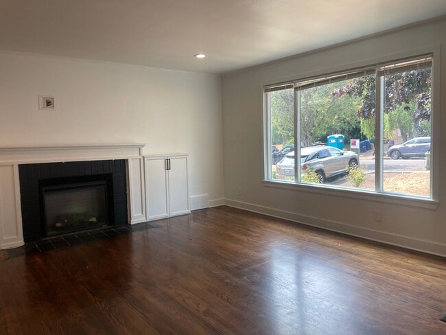 Building Photo - Charming home in Arbor Heights!