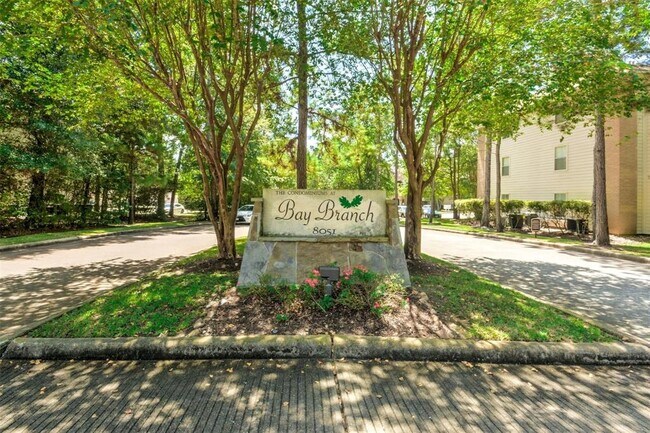 Foto del edificio - 8051 Bay Branch Dr