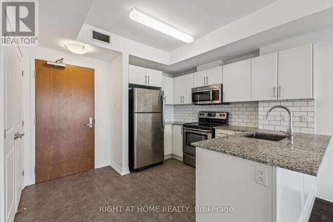 Building Photo - 242 Rideau St