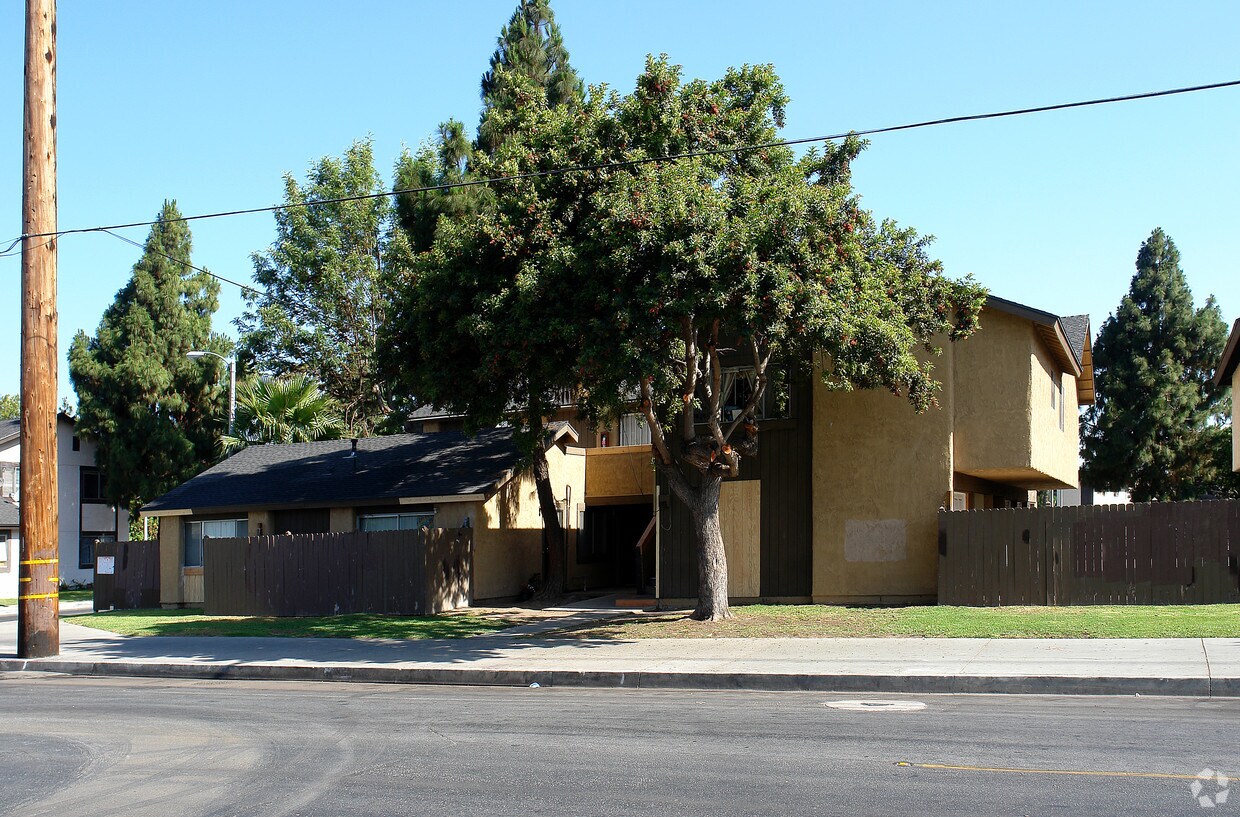 Building Photo - 1023 W Central Ave