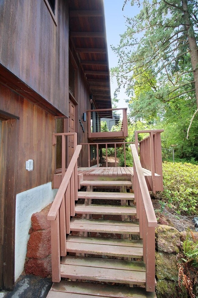 Building Photo - Beautifully Remodeled 3 Bedroom/2 Bath West Slope Mid-Century Home