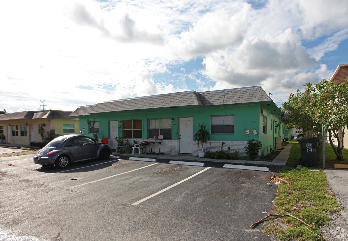 Foto del edificio - 170-176 NE 41st St