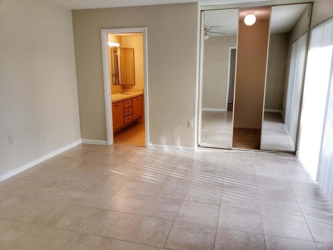 Building Photo - 547 Green Springs Pl