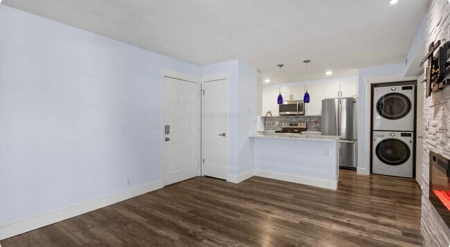 Building Photo - 1206 E Waterside Cv