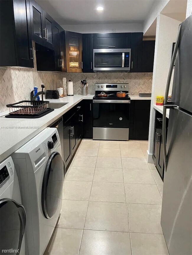 Foto del edificio - 3 br, 2.5 bath Townhome - 605 NW 210th St