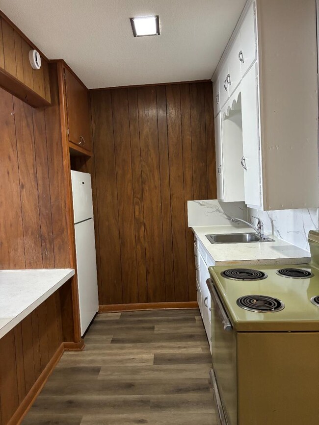 Building Photo - 1304 Sycamore St