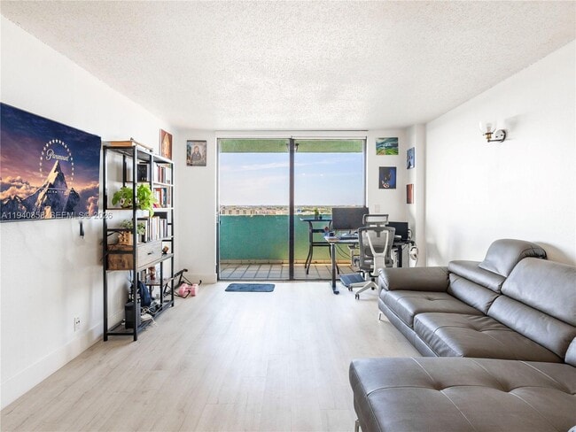 Foto del edificio - 1825 W 44th Pl