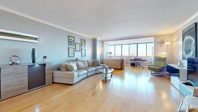 Building Photo - 10 Whittier Pl