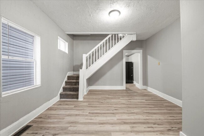 Foto del edificio - 1130 N Rural St