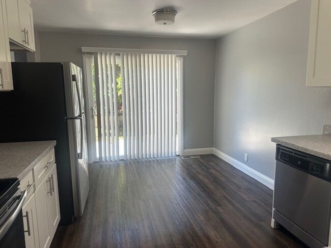 Building Photo - 55-2001