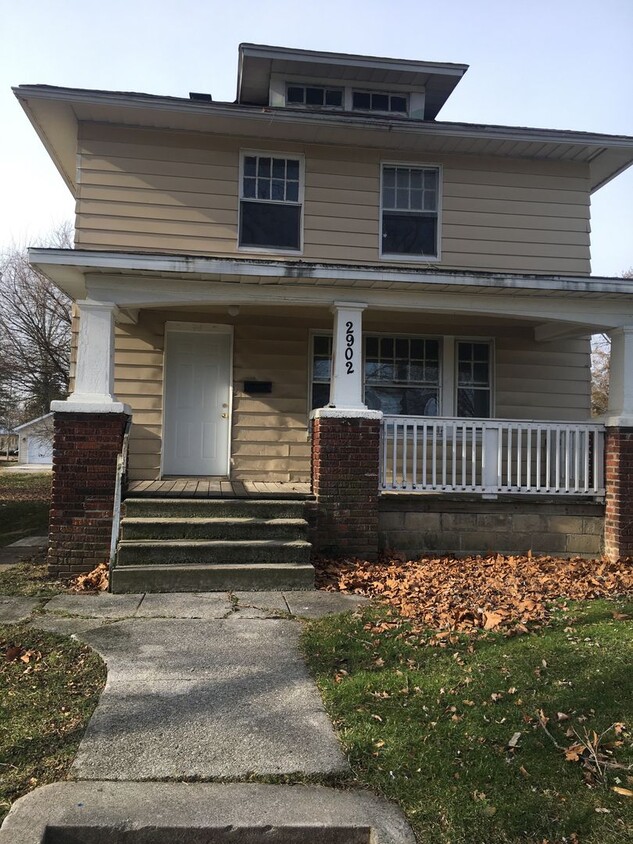 Primary Photo - Spacious 5 Bedroom 2 Bath Home, with 2 bed...