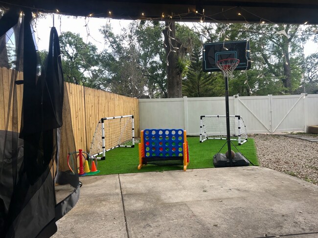 Photo - 1204 E Lambright St House