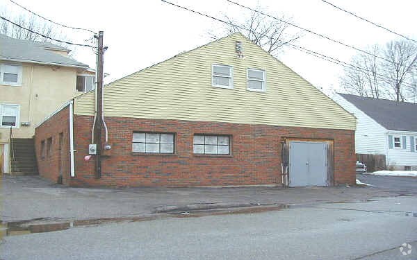 Building Photo - 131 Pleasant St