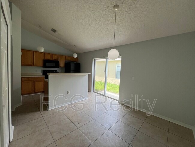 Building Photo - 2049 Whispering Trails Blvd