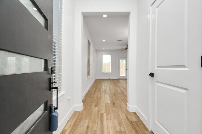 Photo - Beautiful East End Property! Apartment