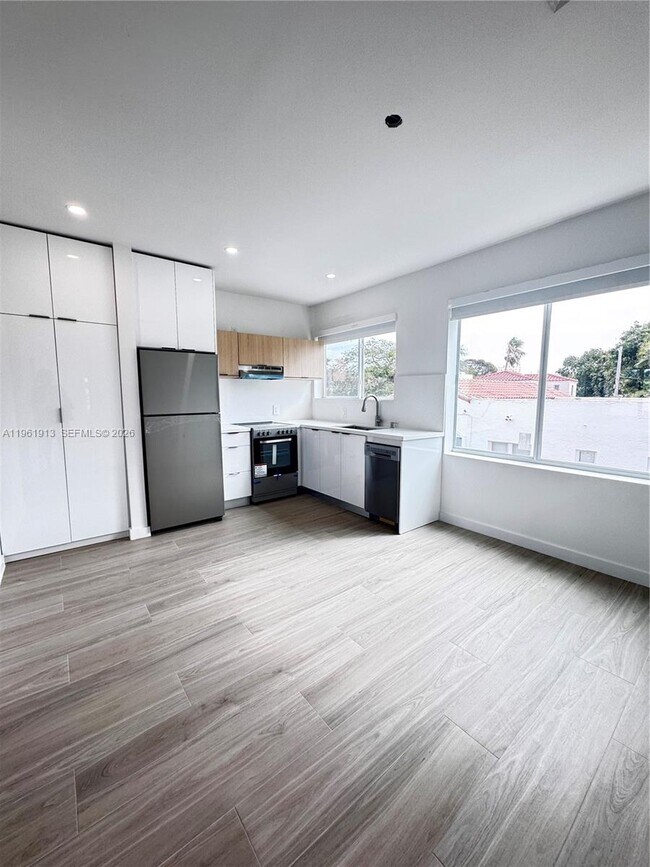 Foto del edificio - 2855 Royal Palm Ave