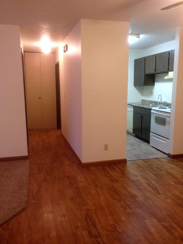 Primary Photo - 211 W 9th St