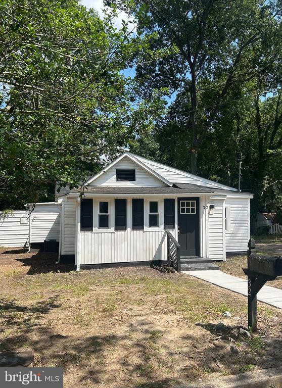 32 Clementon Ave