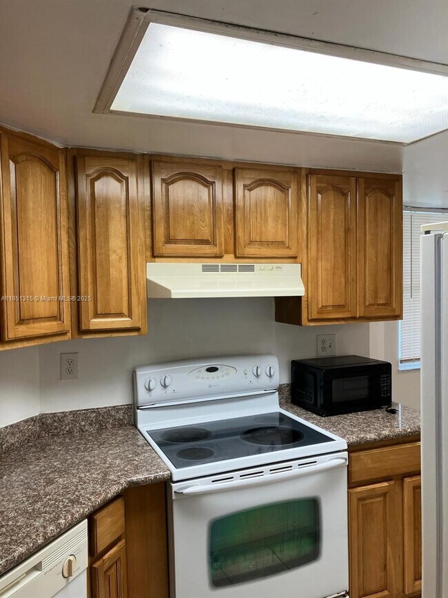 Building Photo - 2833 N Course Dr