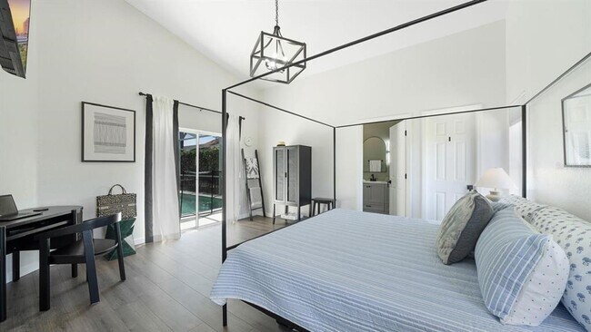 Building Photo - 484 Windsor Pl