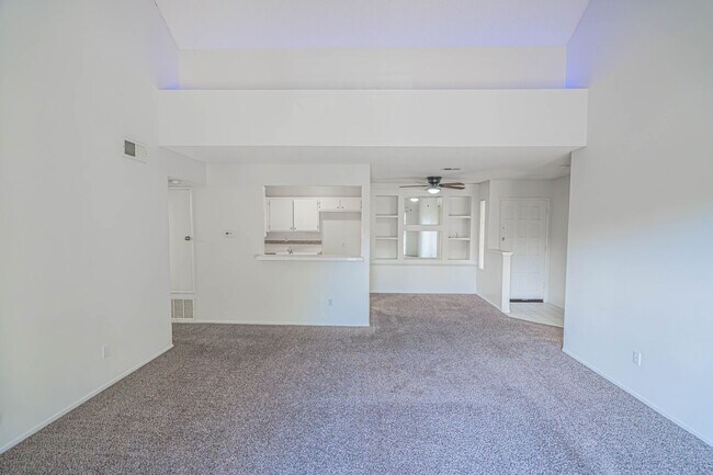 Foto del edificio - Santa Fe Double Primary Condo in Valencia!