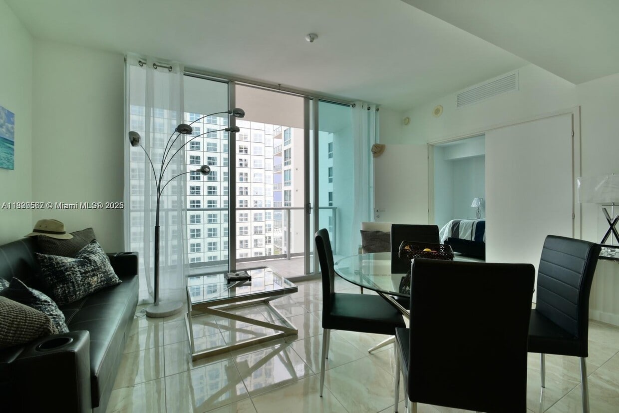 Primary Photo - 300 S Biscayne Blvd