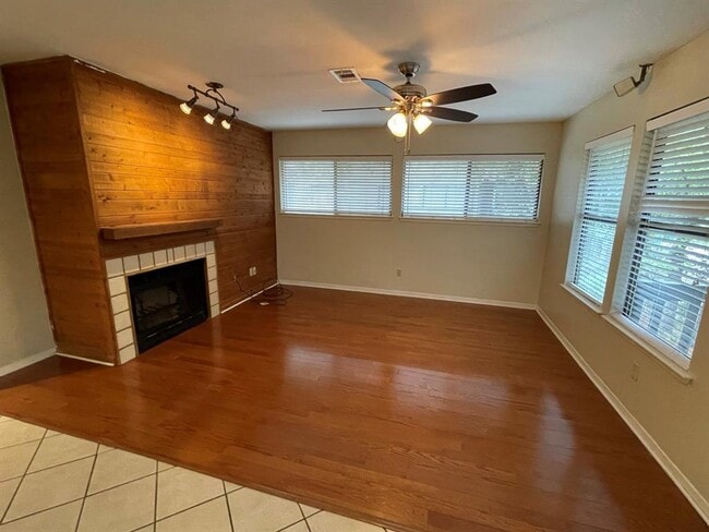 Building Photo - 5 Sawmill Grove Ln