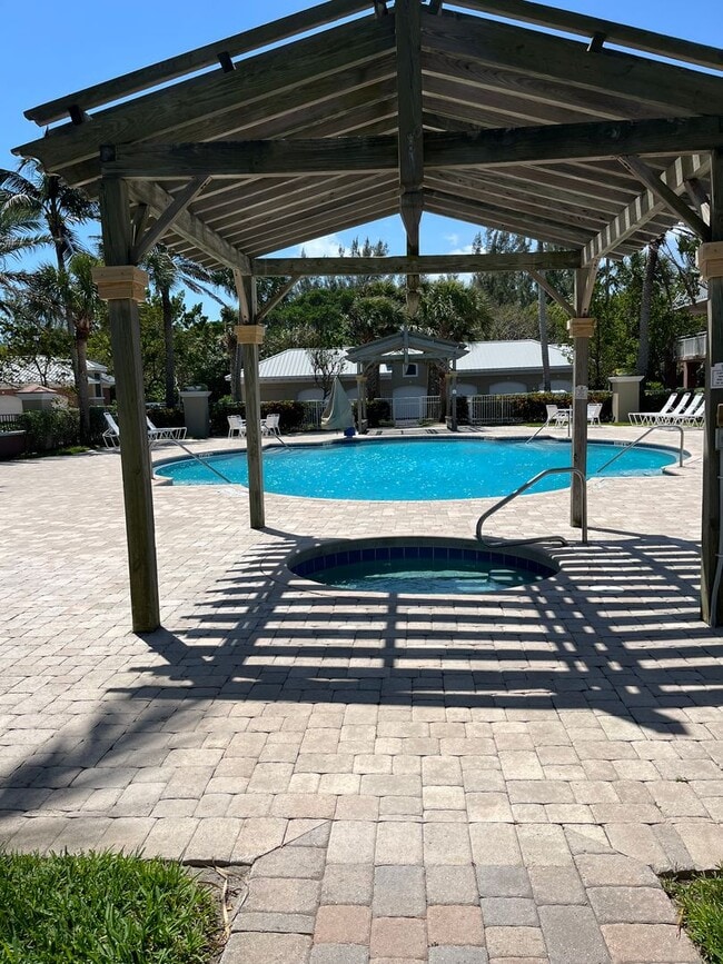 Building Photo - Grand Isle Ocean Front 3 bed 3 bath condo