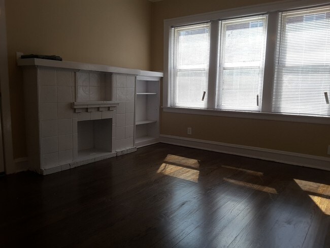 Foto del edificio - 2708 W 62nd St