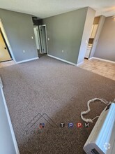 Building Photo - 209 Estelle St