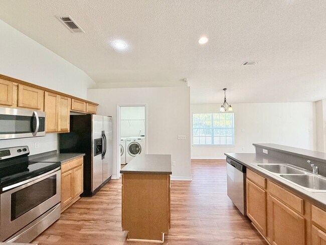 Foto del edificio - Elegant 4-Bedroom Home - Tanglewood