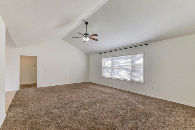 Building Photo - 227 Everett Ml