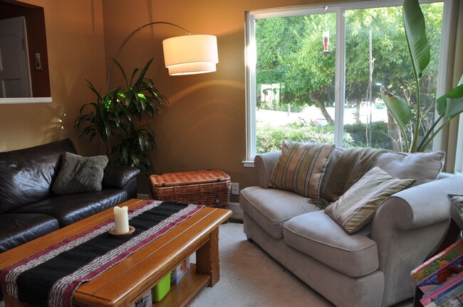 Building Photo - 5747 Clematis Dr