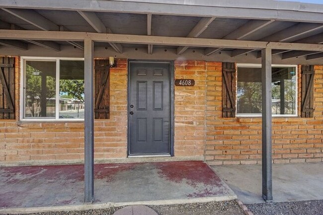 Building Photo - Spacious 4-Bed Tucson Home with Large Primary Suite & Private Covered Patio
