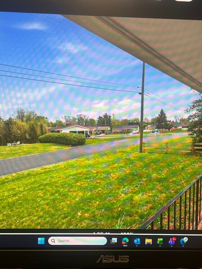 Foto del edificio - 433 Beechcroft Rd